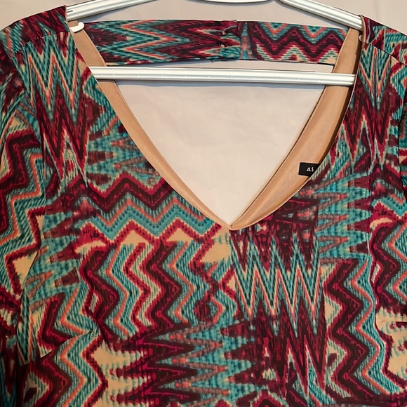 Women’s V-neck blouse - Picture 2 of 6